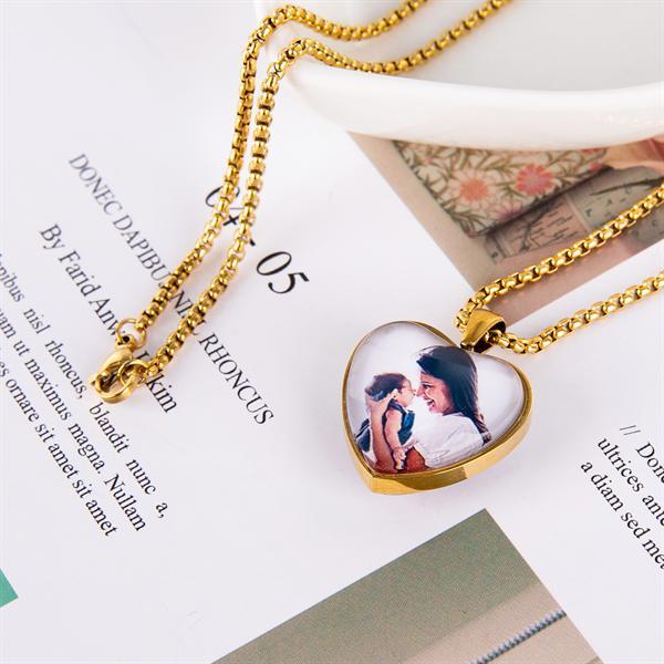 necklaces with picture inside